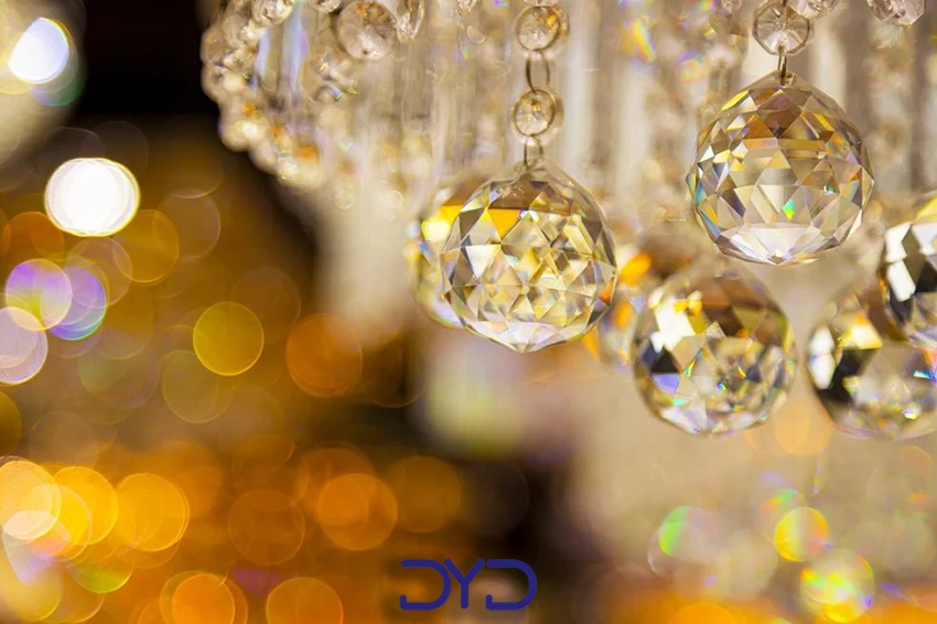 ویژگی های لوستر کریستالی چیست؟