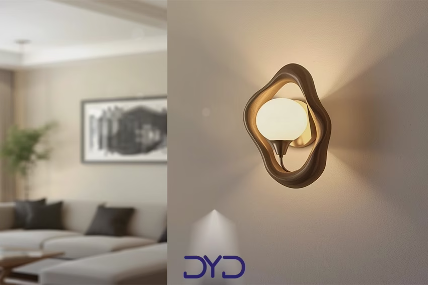 دیوارکوب هنری نصب شده روی دیوار