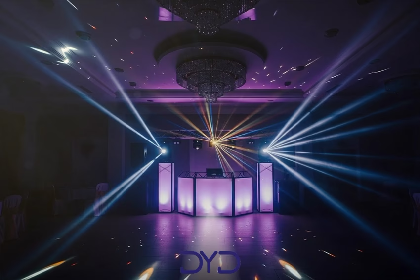 نورپردازی جلوه_ای تالار با افکت_های رنگی و متحرک